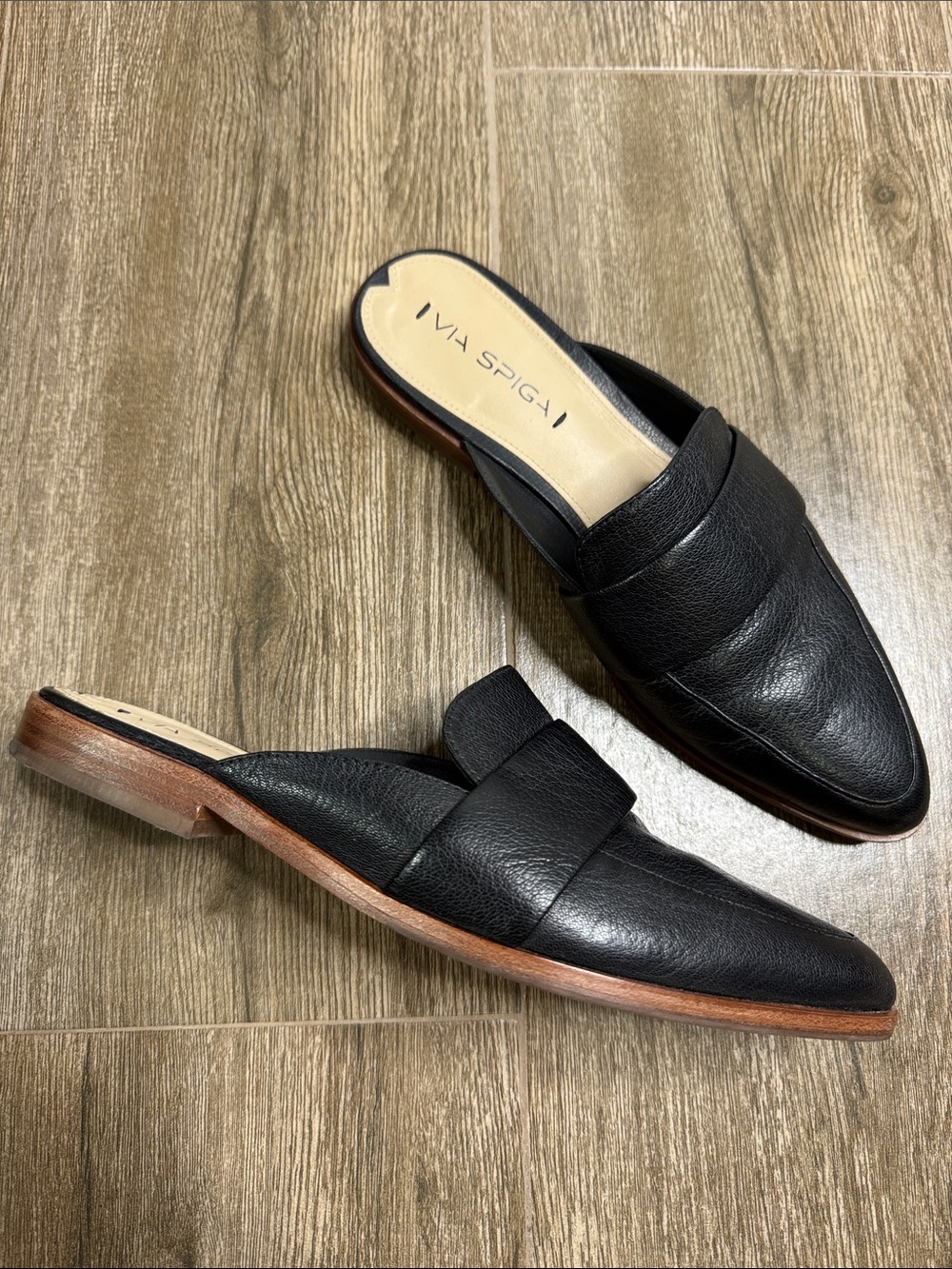 Via Spiga Black Leather Slip-On Penny Loafers 8.5 M women’s size